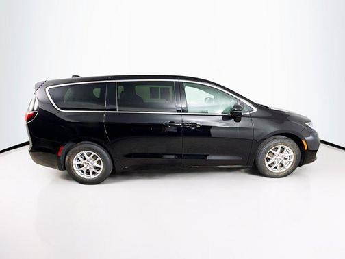 2025 Chrysler Pacifica L