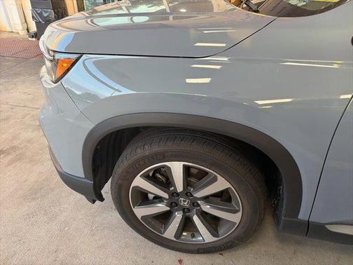 Gray Pearl 2025 Honda Pilot Touring 8-Passenger