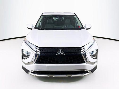 White Diamond Pearl 2024 Mitsubishi Eclipse Cross SE
