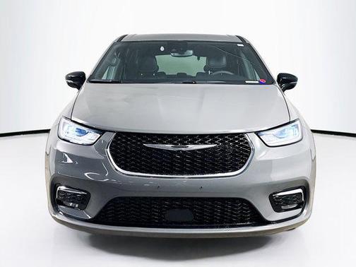 2025 Chrysler Pacifica L