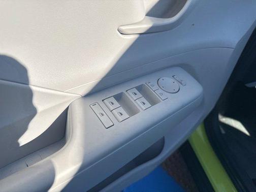 2025 Hyundai KONA SE