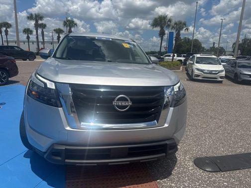 Brilliant Silver Metallic 2025 Nissan Pathfinder SV FWD