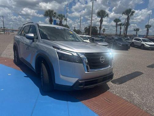 Brilliant Silver Metallic 2025 Nissan Pathfinder SV FWD