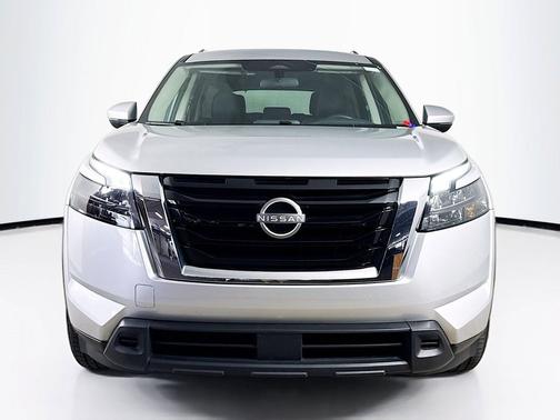 Brilliant Silver Metallic 2025 Nissan Pathfinder SV FWD