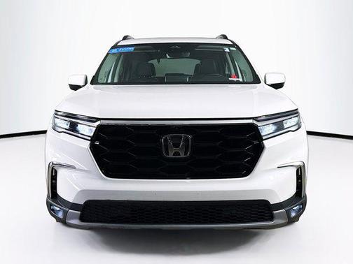 White 2024 Honda Pilot Elite
