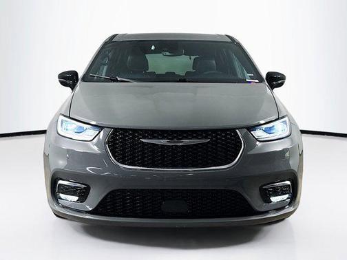 2025 Chrysler Pacifica L