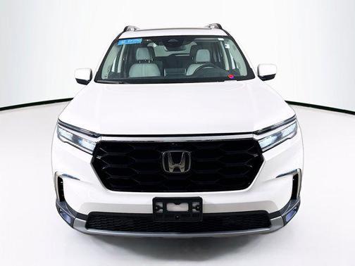 White 2023 Honda Pilot AWD Elite