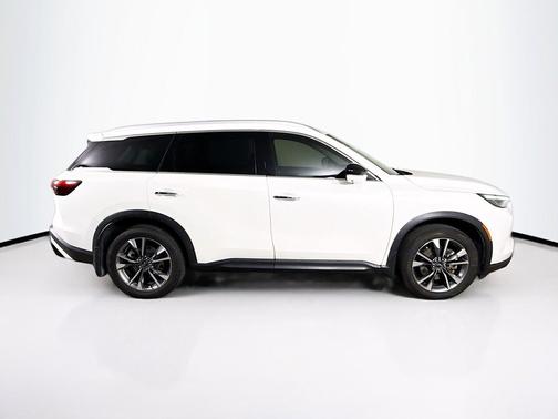 Majestic 2023 INFINITI QX60 Luxe