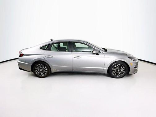 2023 Hyundai SONATA Hybrid SE