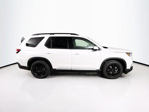 2025 Honda Pilot Touring 8-Passenger