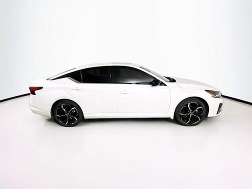 Pearl White Tricoat 2025 Nissan Altima SR FWD