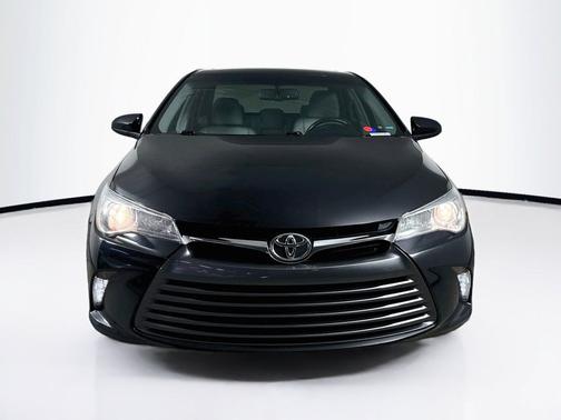 Midnight Black Metallic 2016 Toyota Camry XLE