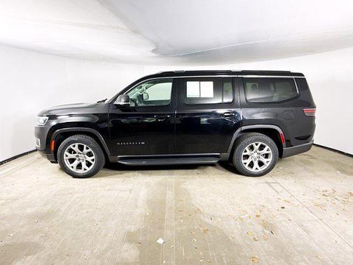 Diamond Black Crystal Pearlcoat 2022 Jeep Wagoneer Series II 4x2