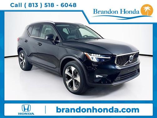 Onyx Black Metallic 2023 Volvo XC40 B5 Plus Bright Theme