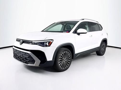 Pure White 2025 Volkswagen Taos 1.5T SE