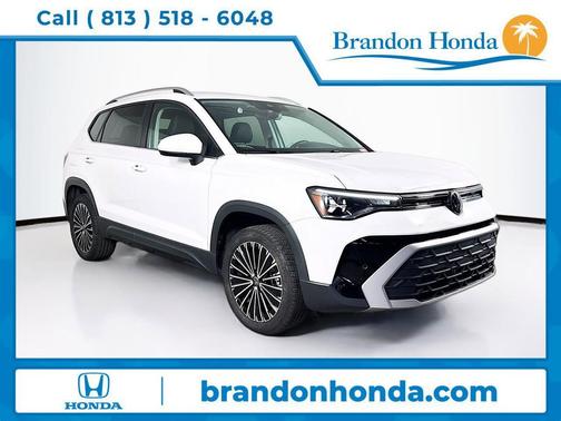 Pure White 2025 Volkswagen Taos 1.5T SE