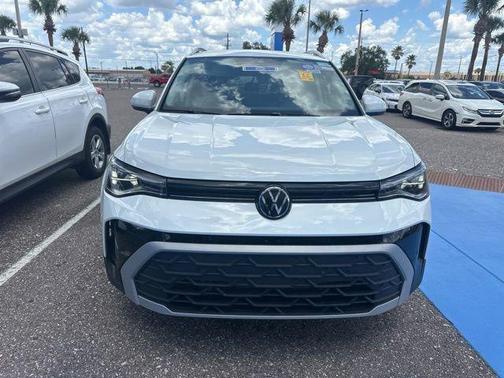 Pure White 2025 Volkswagen Taos 1.5T SE