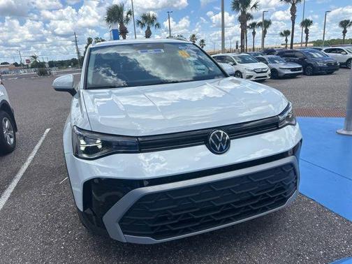 Pure White 2025 Volkswagen Taos 1.5T SE