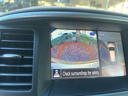 2017 Nissan Pathfinder SL