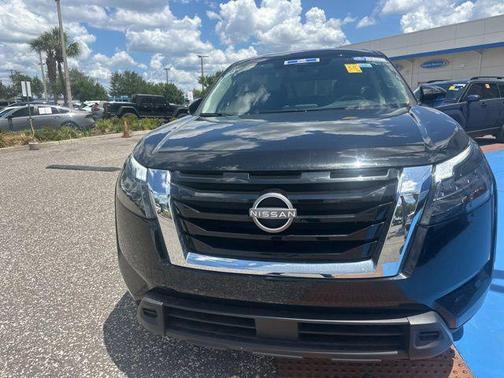Super Black 2025 Nissan Pathfinder SV FWD