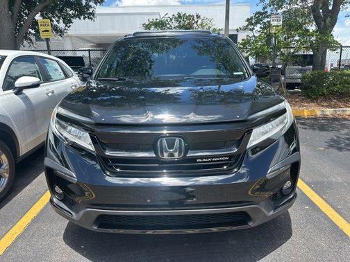 2022 Honda Pilot AWD Black Edition