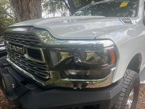 Bright White Clearcoat 2024 RAM 2500 Big Horn Crew Cab 4x4 6'4' Box