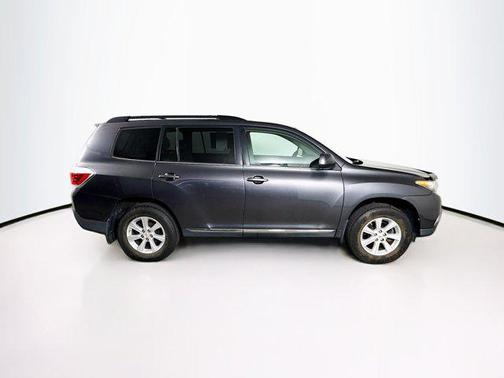 Magnetic Gray 2011 Toyota Highlander SE