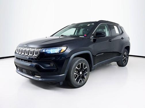 Diamond Black Crystal Pearlcoat 2022 Jeep Compass Latitude