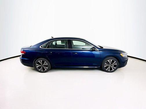 2022 Volkswagen Passat 2.0T SE