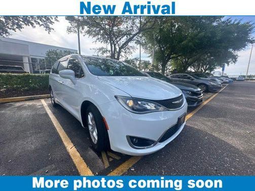 Bright White Clearcoat 2018 Chrysler Pacifica Touring Plus
