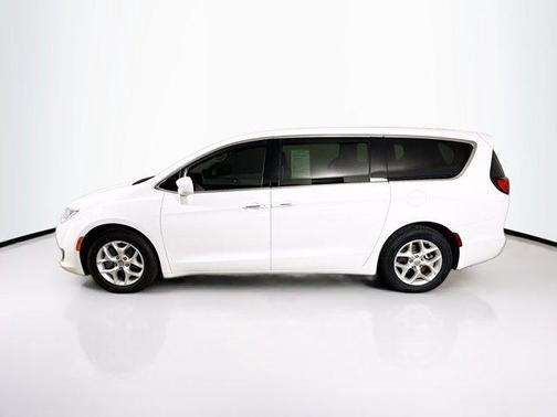 Bright White Clearcoat 2018 Chrysler Pacifica Touring Plus
