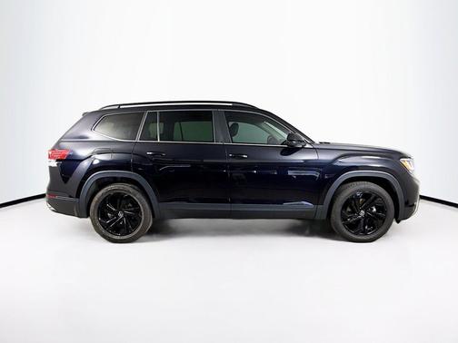 Deep Black Pearl 2023 Volkswagen Atlas 2.0T SE w/Technology
