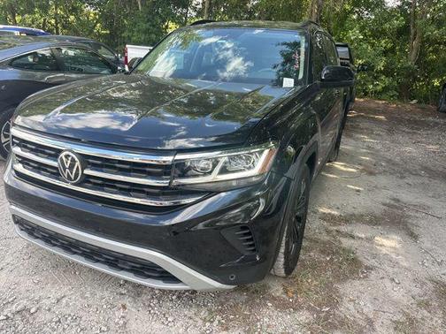 Deep Black Pearl 2023 Volkswagen Atlas 2.0T SE w/Technology