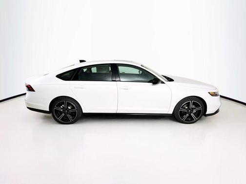 Platinum White Pearl 2026 Honda Accord SE