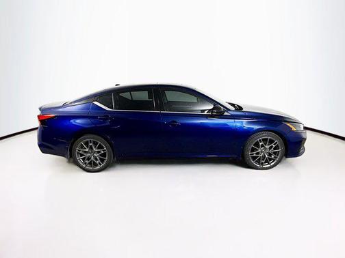 2023 Nissan Altima SR VC-Turbo FWD
