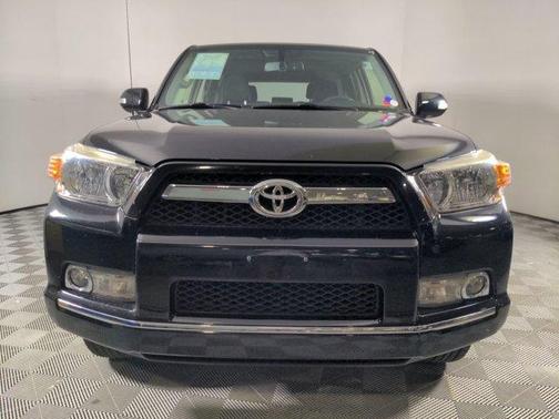 Photo 2 of 32 of 2012 Toyota 4Runner SR5