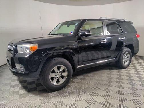 Photo 4 of 32 of 2012 Toyota 4Runner SR5