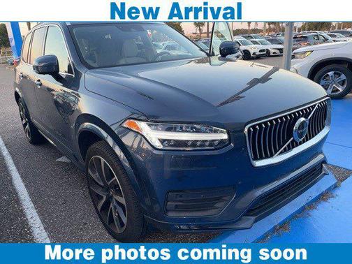 2022 Volvo XC90 T6 Momentum