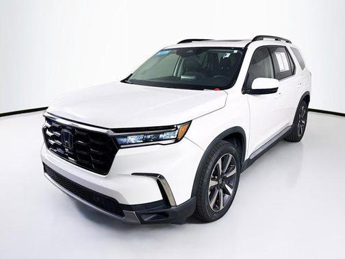 2023 Honda Pilot Touring 8-Passenger