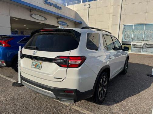 2023 Honda Pilot Touring 8-Passenger