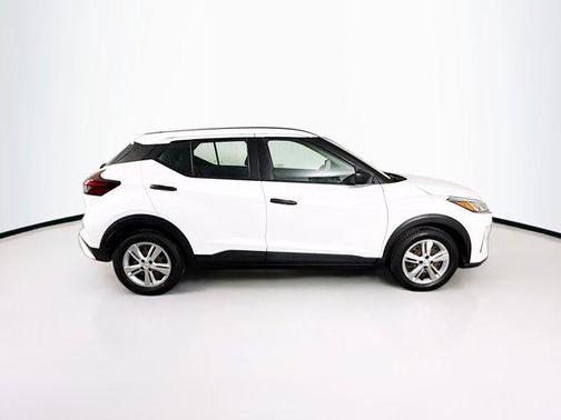 2022 Nissan Kicks S
