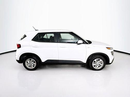 2023 Hyundai VENUE SE