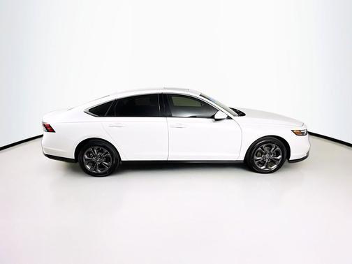 White 2023 Honda Accord EX