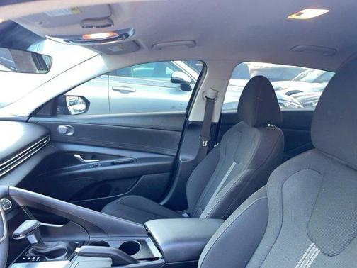 2023 Hyundai ELANTRA SE