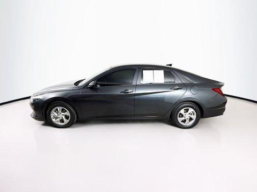 2023 Hyundai ELANTRA SE