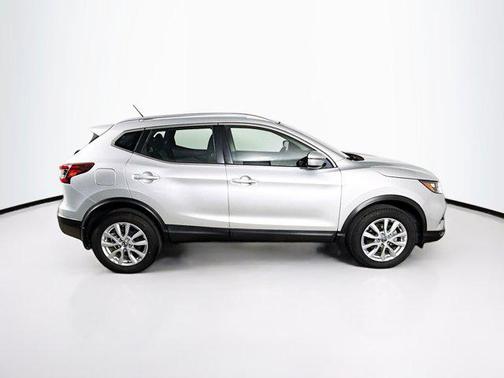 2022 Nissan Rogue Sport SV