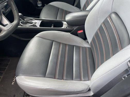 2021 Nissan Kicks SR