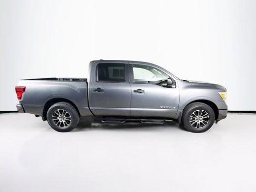 2022 Nissan Titan SV