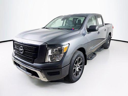 2022 Nissan Titan SV