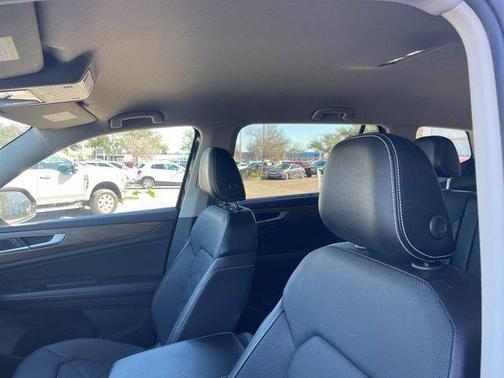 2024 Volkswagen Atlas 2.0T SE w/Technology 4MOTION